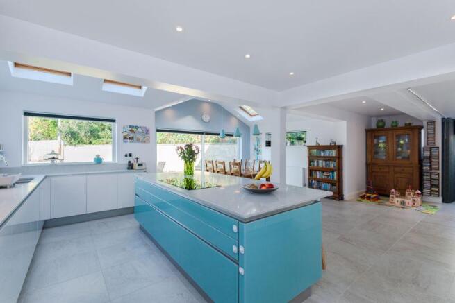 Kitchen / Dini...