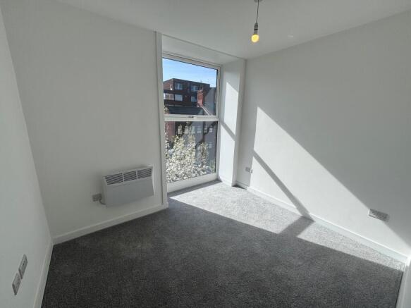 2 bed Apartment to rent Image 4