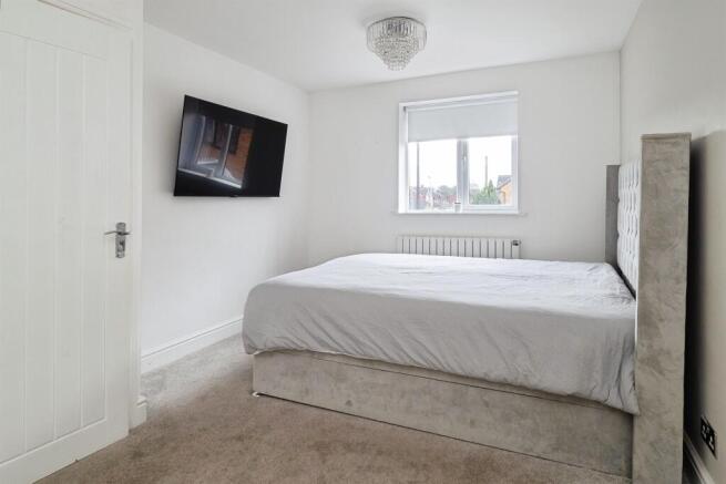 4 bed Semi-Detached for sale Image 10