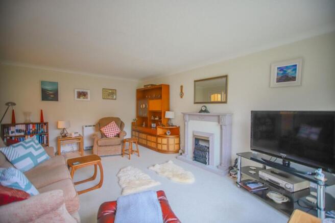 Warren Close, Bramhall, SK7 photo 2