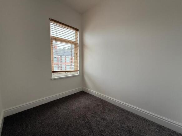 3 bed Terraced to rent Image 9