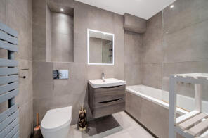 Flat 2, 48a, High Street, Barnet EN5 5SJ