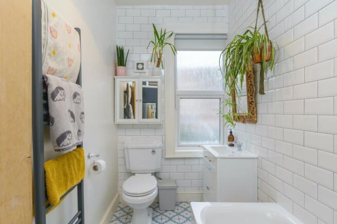ECARRETKRAPEVORG33 - Bathroom B.jpg