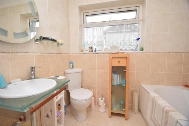 BATHROOM/WC