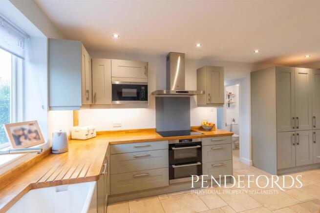 Kitchen 2.jpg