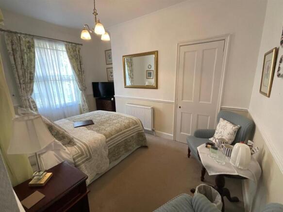 7 bed House for sale Image 8