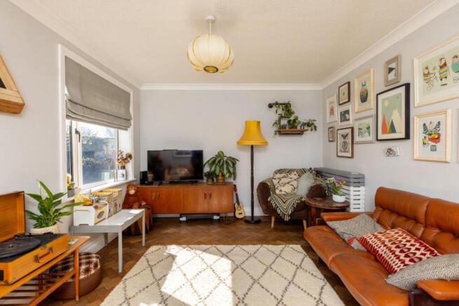 16 Lambourn Close-1.jpg