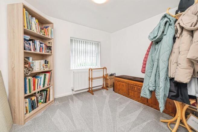 4 bed Semi-Detached for sale Image 12