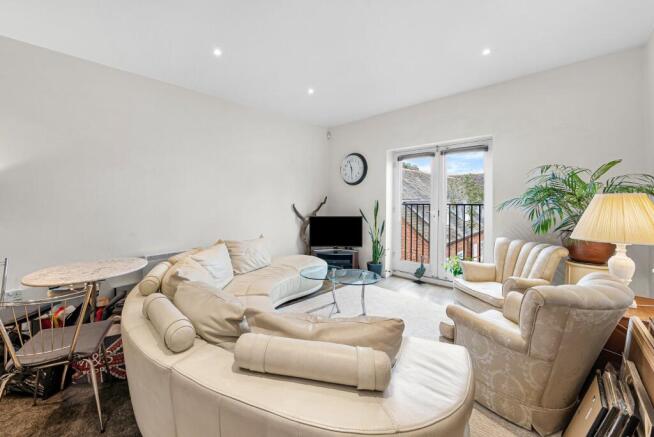 2 bed Flat for sale Image 5