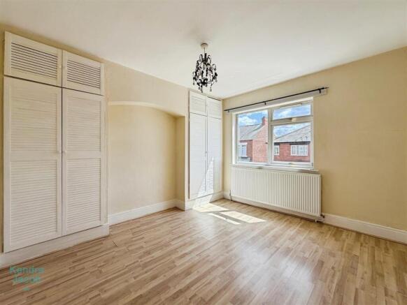 3 bed Semi-Detached for sale Image 9