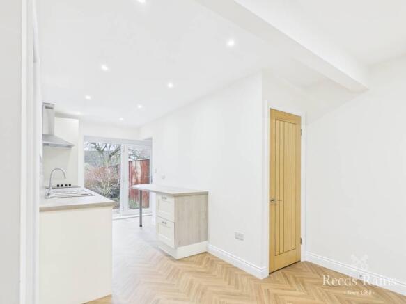 4 bed Bungalow for sale Image 8