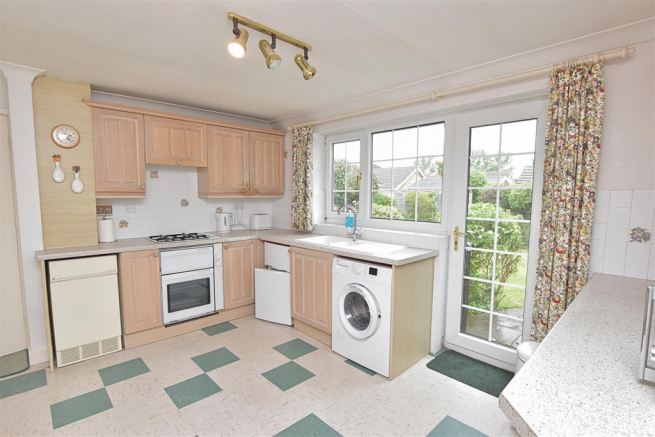 KITCHEN/BREAKFAST ROOM