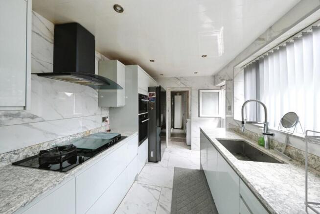 4 bed Semi-Detached for sale Image 6