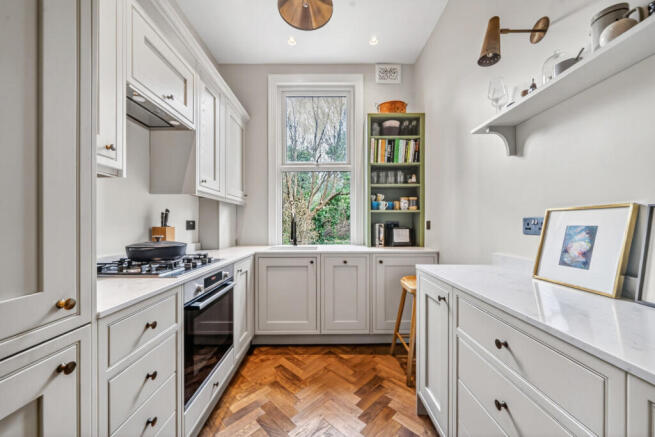 1429318-9-69c3c3f...