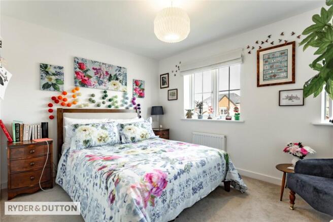 4 bed Detached for sale Image 9