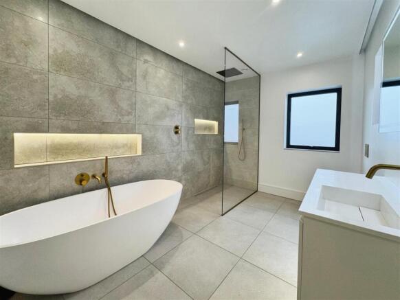 4 bed Detached for sale Image 8