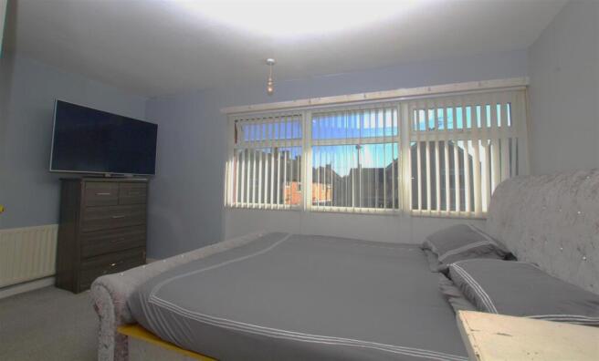 2 bed Terraced to rent Image 4