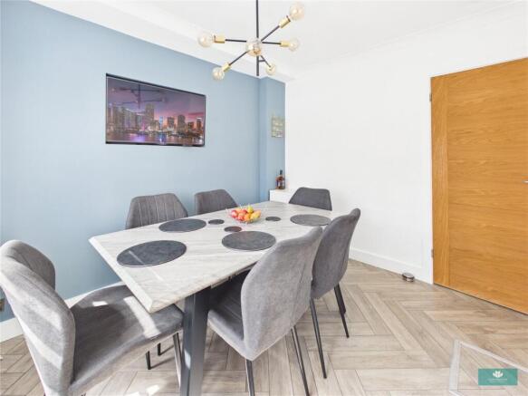 3 bed Semi-Detached for sale Image 6