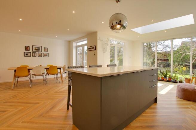 Open-Plan Kitchen / Dining Living Area