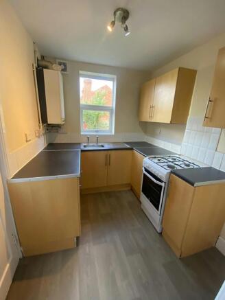 2 bed Terraced to rent Image 5
