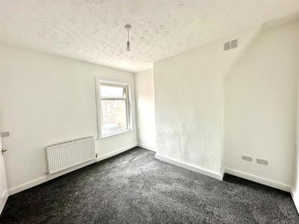 3 bed Terraced to rent Image 7