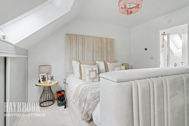 4 bed Semi-Detached to rent Image 11