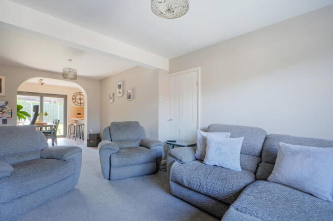 4 bed Semi-Detached for sale Image 4