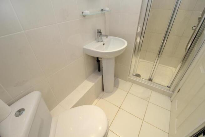 EN-SUITE SHOWER ROOM