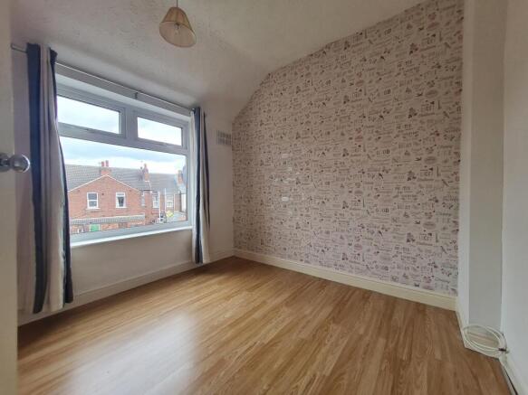2 bed Terraced to rent Image 6