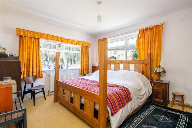 5 bed Bungalow for sale Image 9