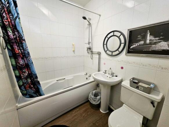 2 bed Flat for sale Image 6