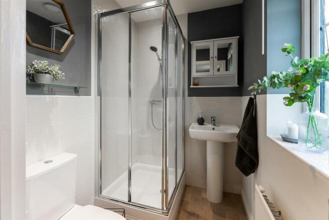 Ensuite to main