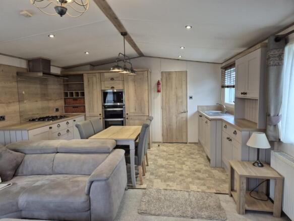 2-bed caravan on 6 The laurels lytham edge lodge park, North West England, Lytham Edge Lodge Park, Bank Lane, Warton, England, PR4 1TB, £65,000