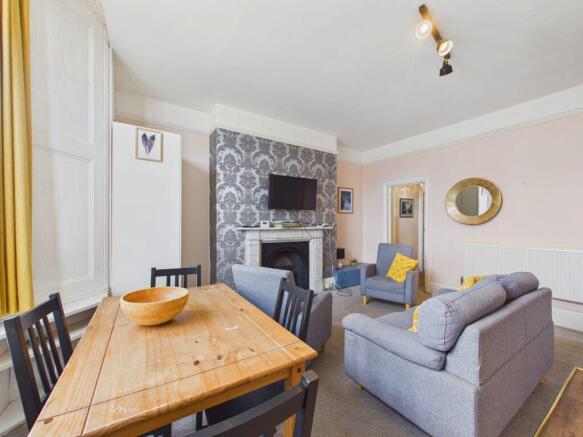 2 bed Flat for sale Image 10
