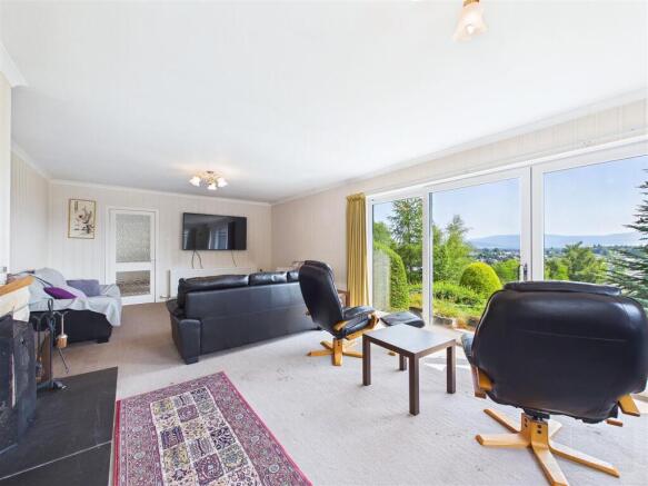 Sitting Room & Dining Area