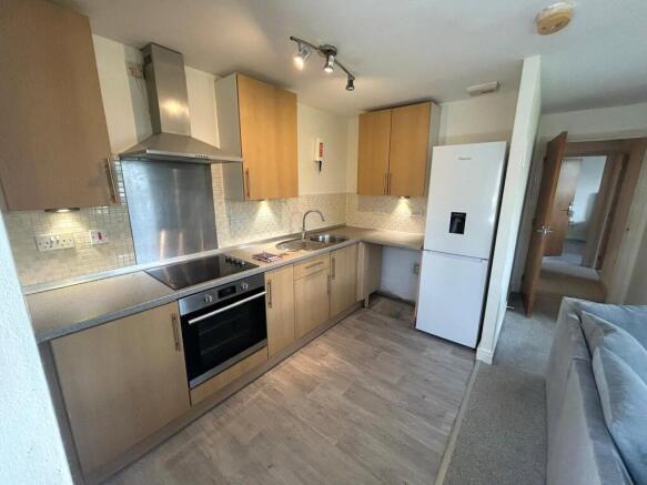 2 bed Apartment to rent Image 4