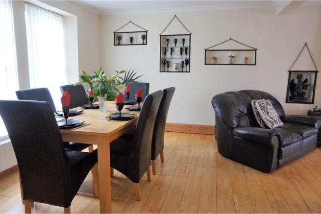 Lounge/Dining Room