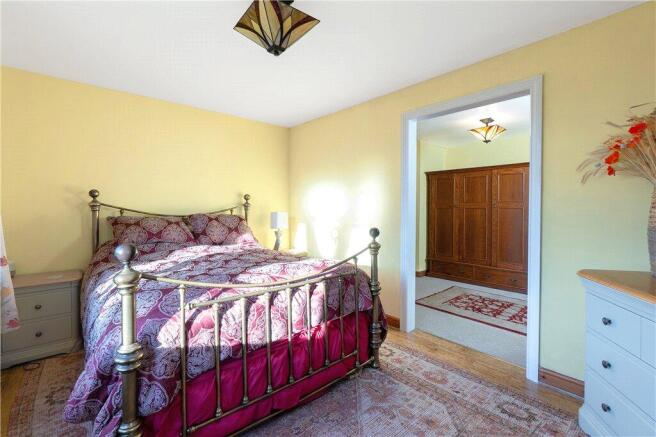 4 bed Bungalow for sale Image 10