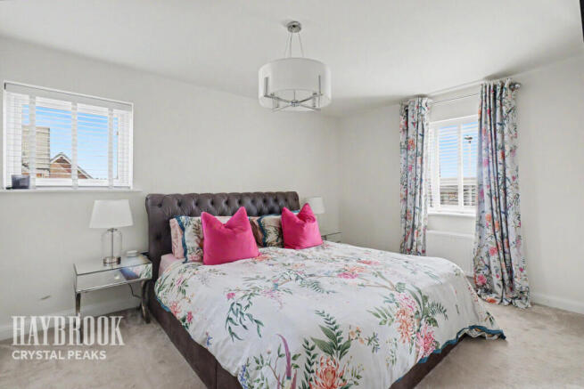 4 bed Detached for sale Image 10