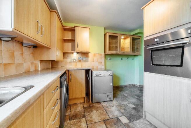 2 bed Ground Flat for sale Image 4