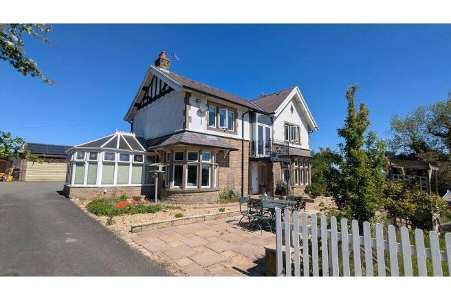 4 bed Detached for sale Image 5
