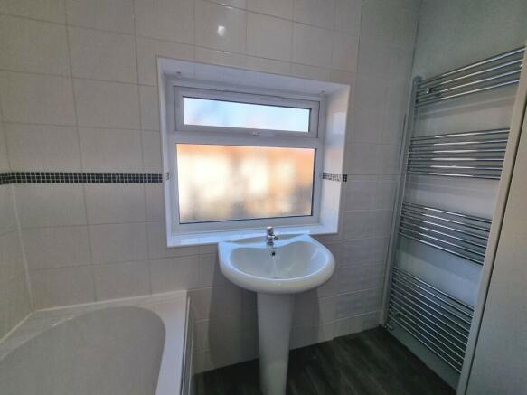 2 bed Apartment to rent Image 7