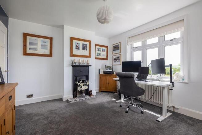 5 bed Detached for sale Image 9
