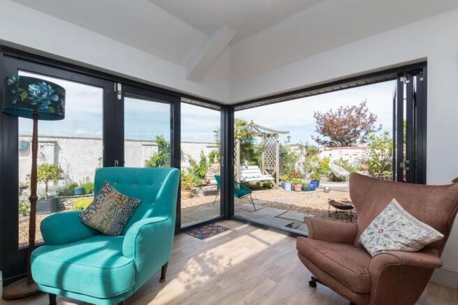 GARDEN ROOM