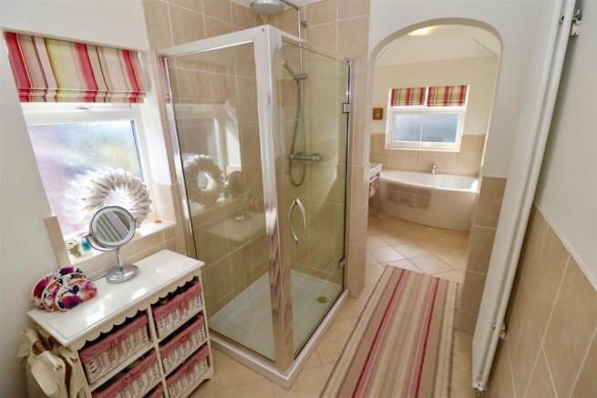 BATHROOM/W.C