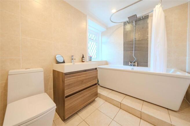 4 bed Detached for sale Image 8