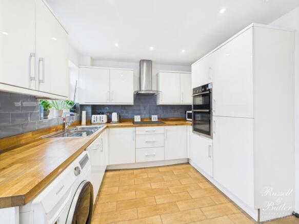 CAM02127G0-PR0297-STILL006