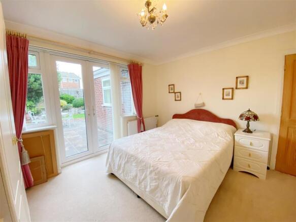 Bedroom 1 pic 2.jpg