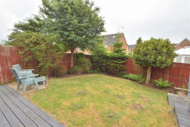 ENCLOSED REAR GARDEN