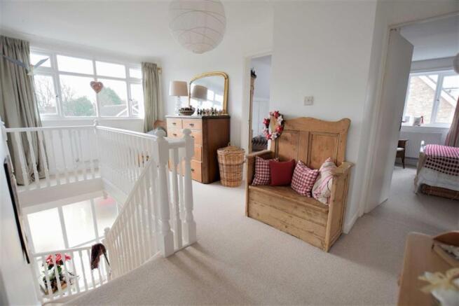 FIRST FLOOR LANDING